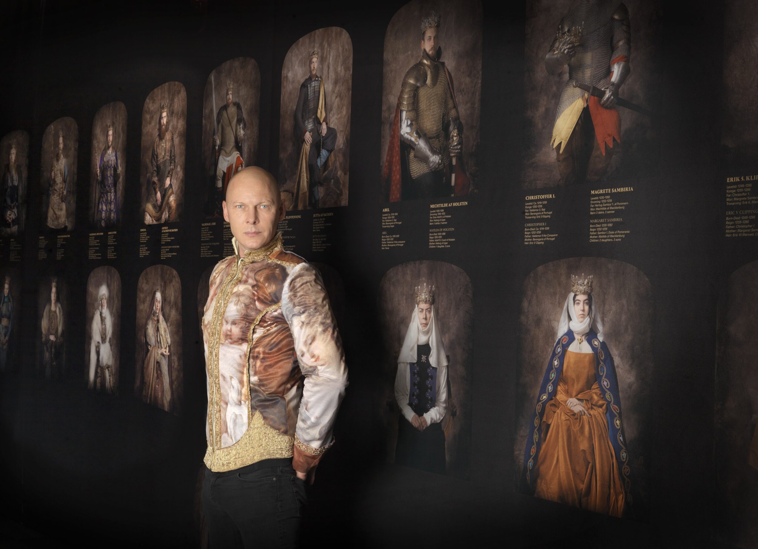 Kronborg Slot og Jim Lyngvild åbner udstilling om kongerækken