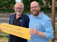 Kim og Morten med skilt. Pressefoto Helsingør Kommune